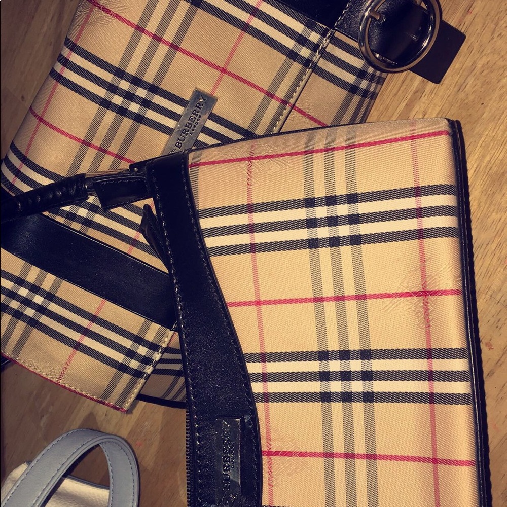 Burberry purse